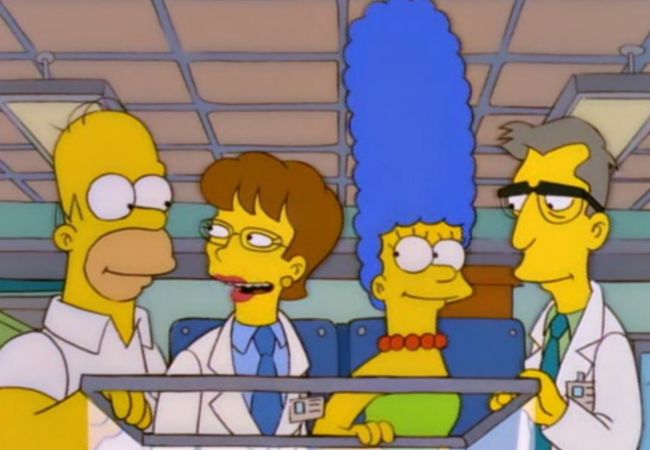 Marge und Homer mit den Forchern im Labor